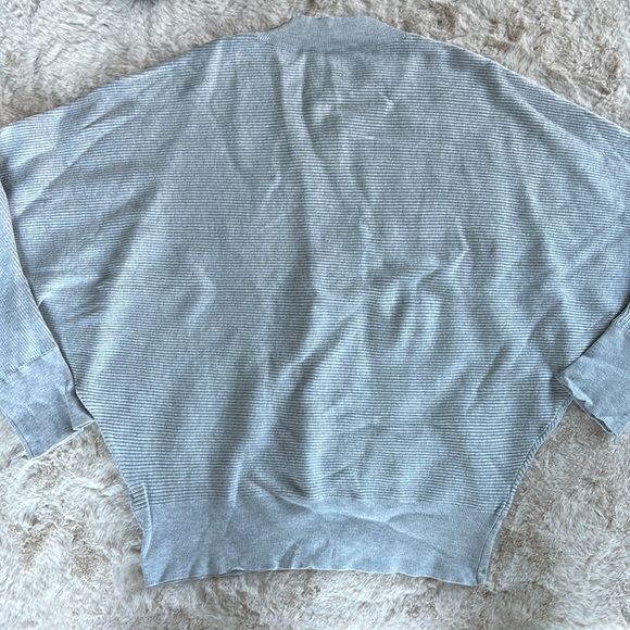 Lulu’s gray ribbed bat wing sweater, size medium - Picture 4 of 5